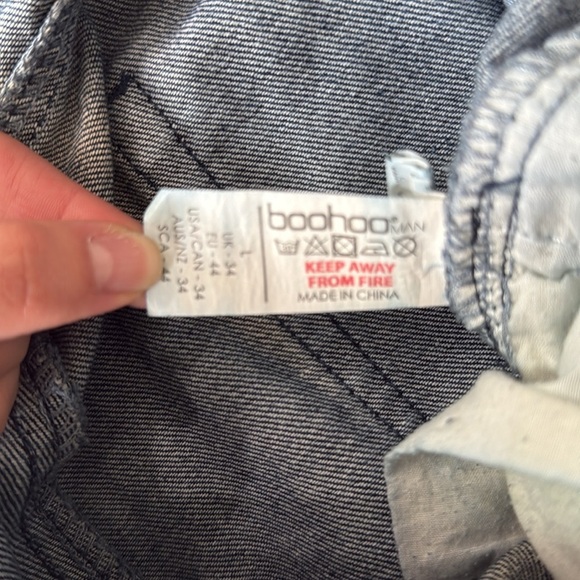 Boohoo Men's Slim Jeans in Blue with Red Patch - Picture 7 of 13